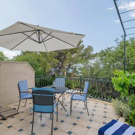 Apartment Mirta Omis