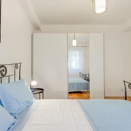 Apartment Mirta Omis