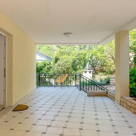 Mirta Apartment