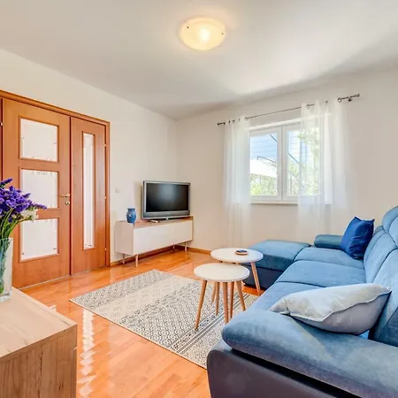 Apartment Mirta *