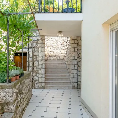 Apartament Mirta *